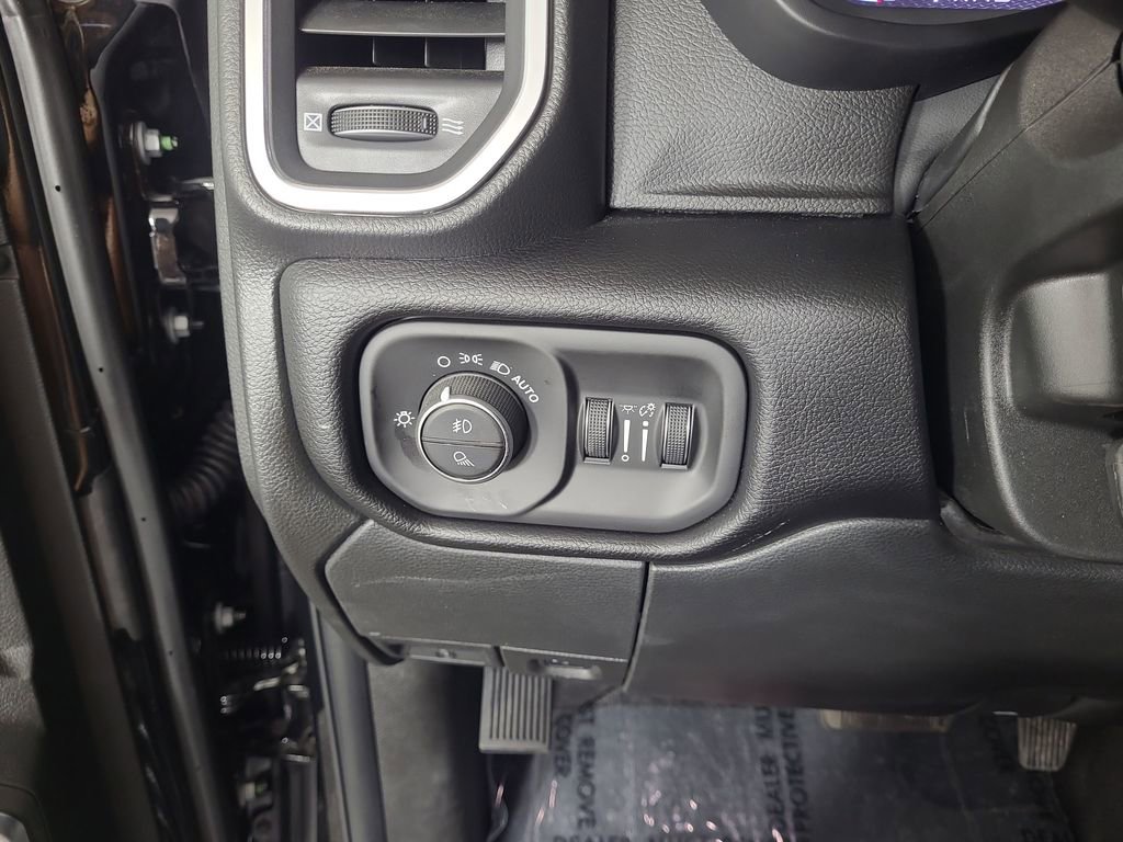 Used 2026 RAM 2500 Laramie AWD/4WD image 15