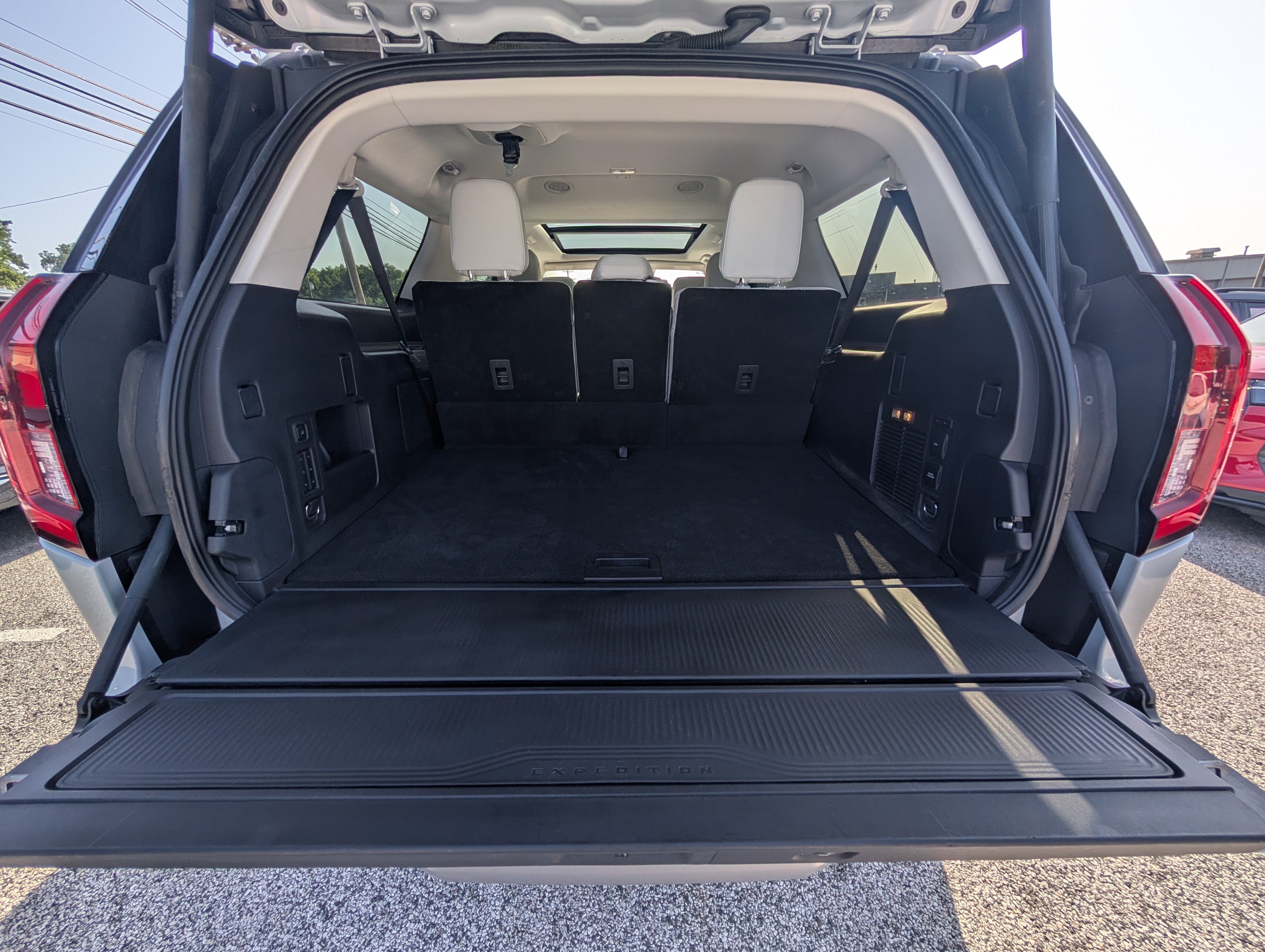 Certified 2025 Ford Expedition Max Platinum AWD/4WD image 16