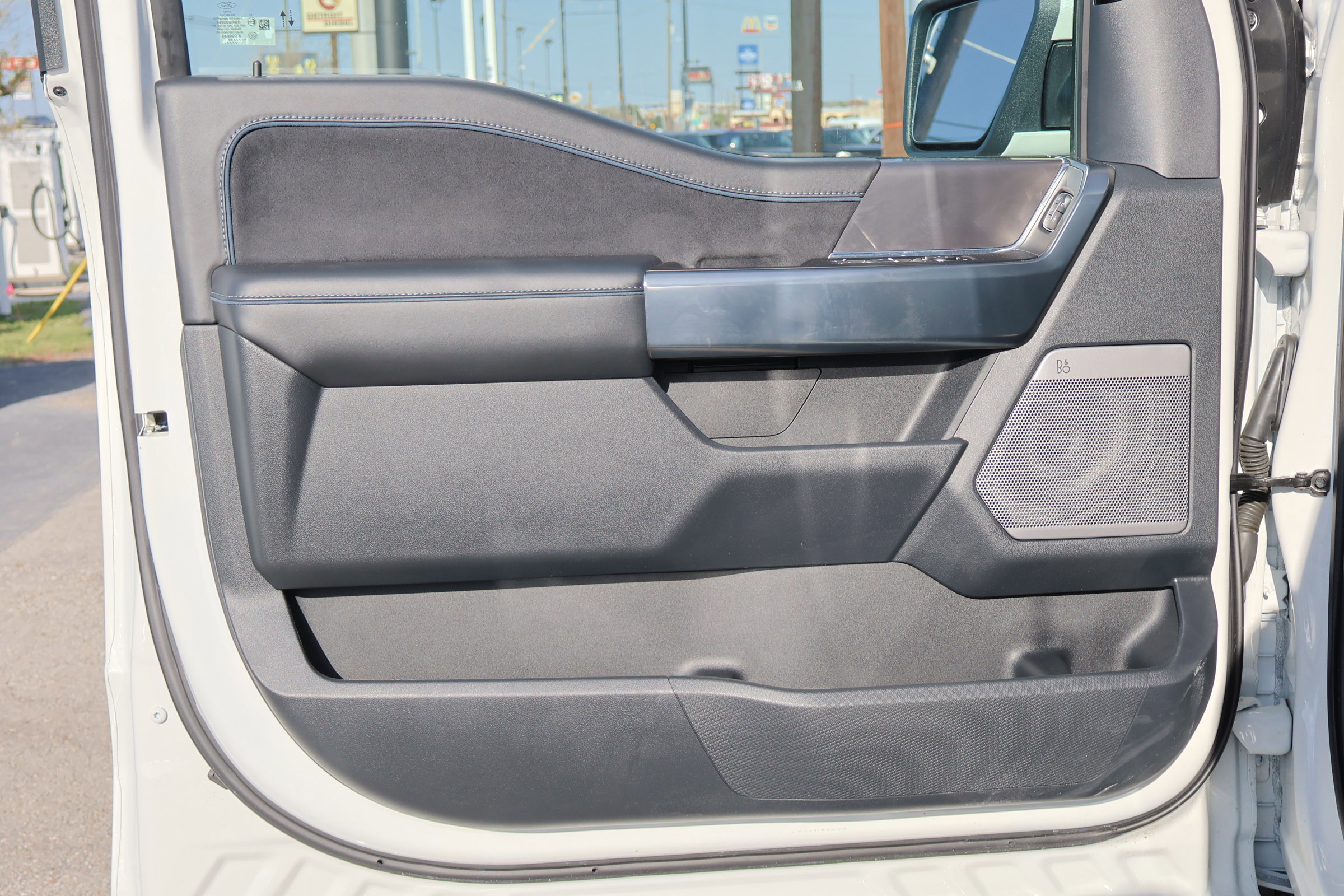 Certified 2025 Ford F150 Platinum w/ FX4 Off-Road Package image 14