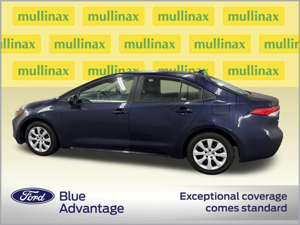 Used 2021 Toyota Corolla LE image 2