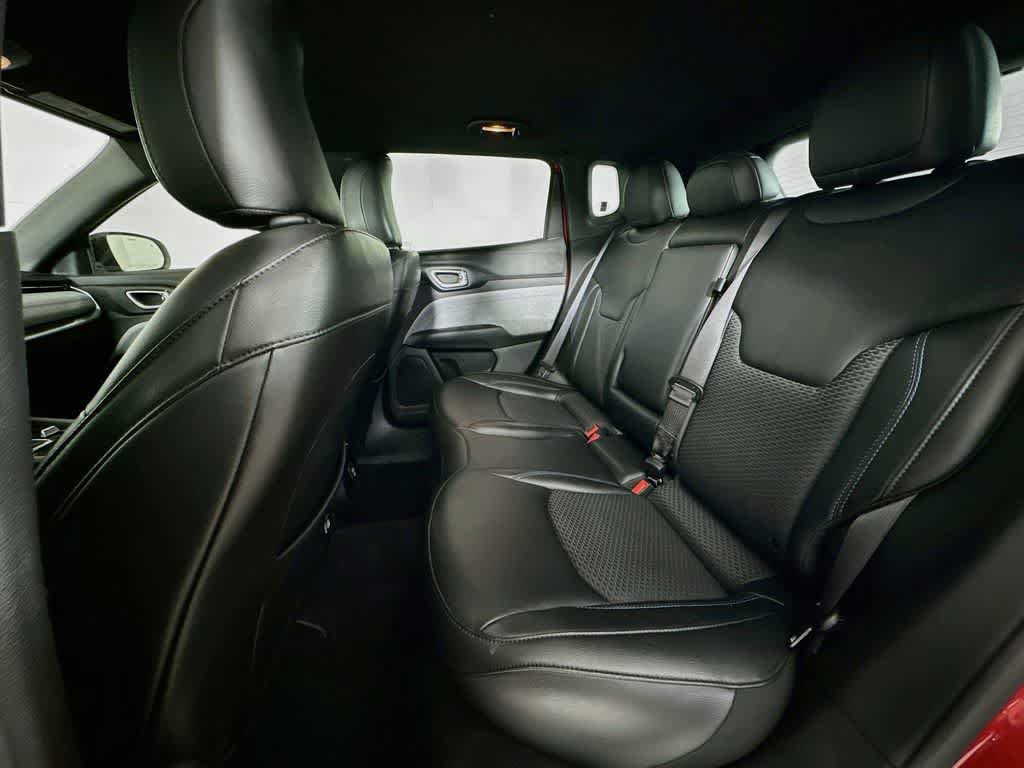 Used 2023 Jeep Compass Latitude AWD/4WD image 16