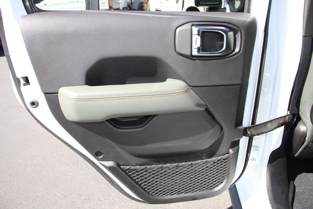 Used 2025 Jeep Gladiator Mojave AWD/4WD image 20
