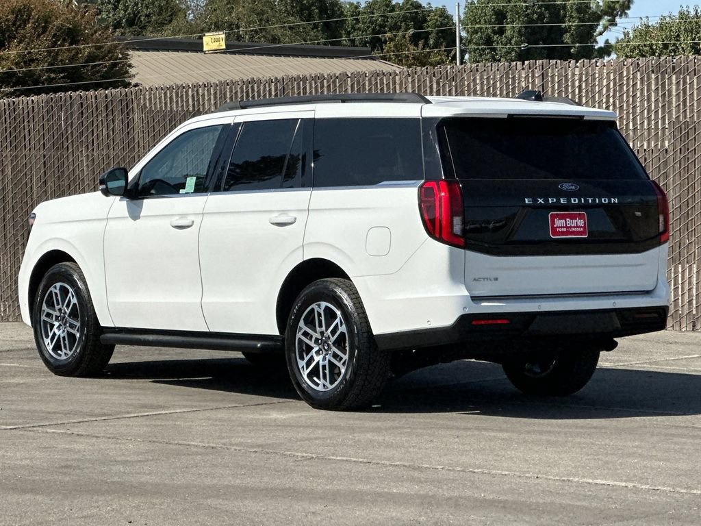 Certified 2025 Ford Expedition Active AWD/4WD image 5