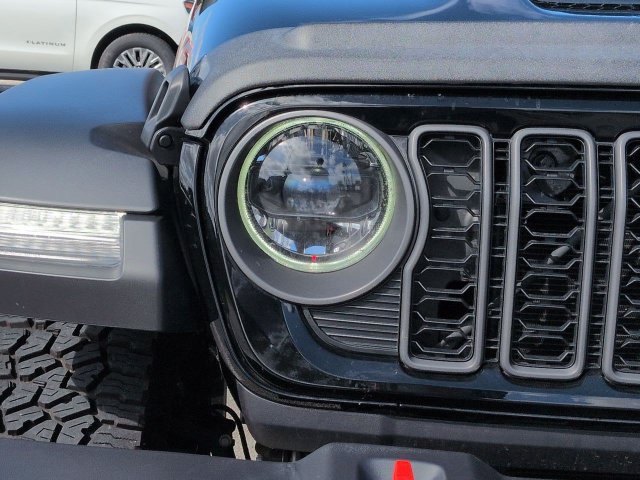 Used 2025 Jeep Gladiator Mojave w/ Safety Group AWD/4WD image 10
