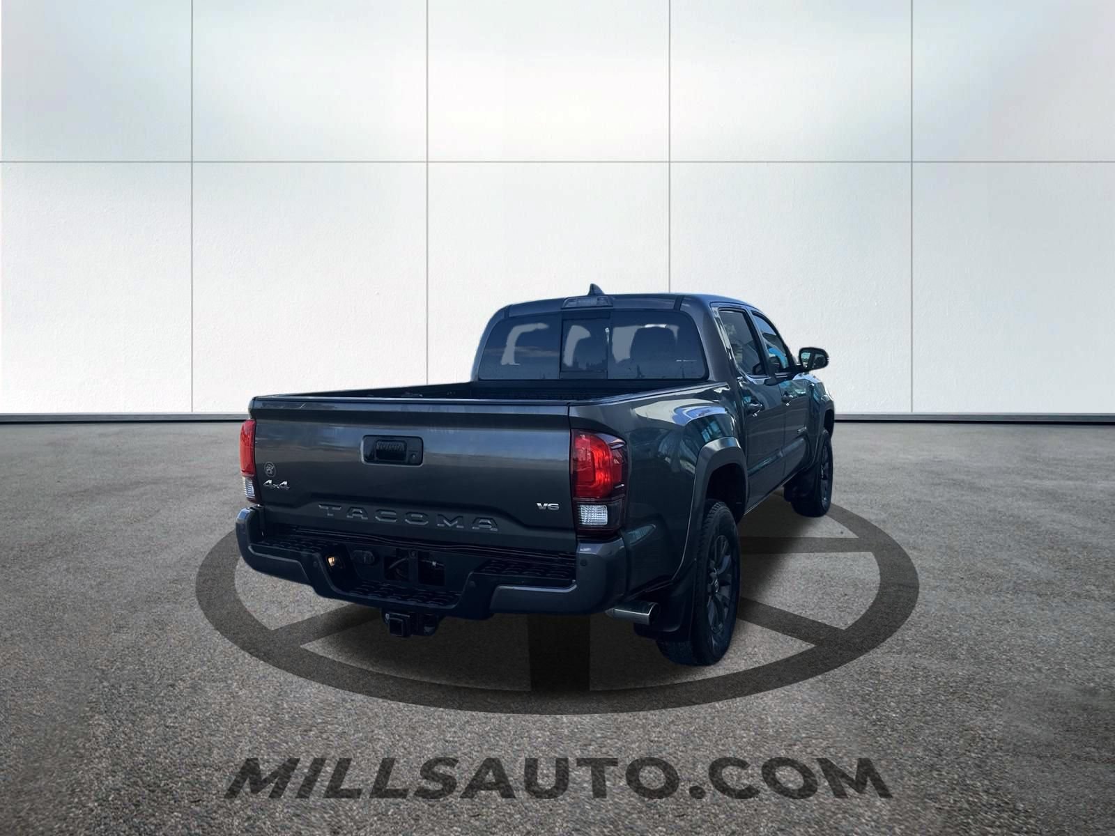 Used 2022 Toyota Tacoma SR5 AWD/4WD image 4