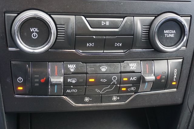 Certified 2019 Ford Explorer XLT w/ Equipment Group 202A FWD image 31