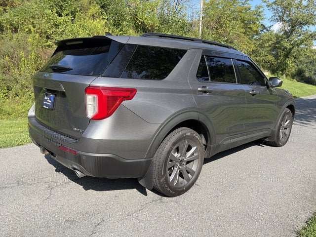 Certified 2022 Ford Explorer XLT w/ Equipment Group 202A AWD/4WD image 3