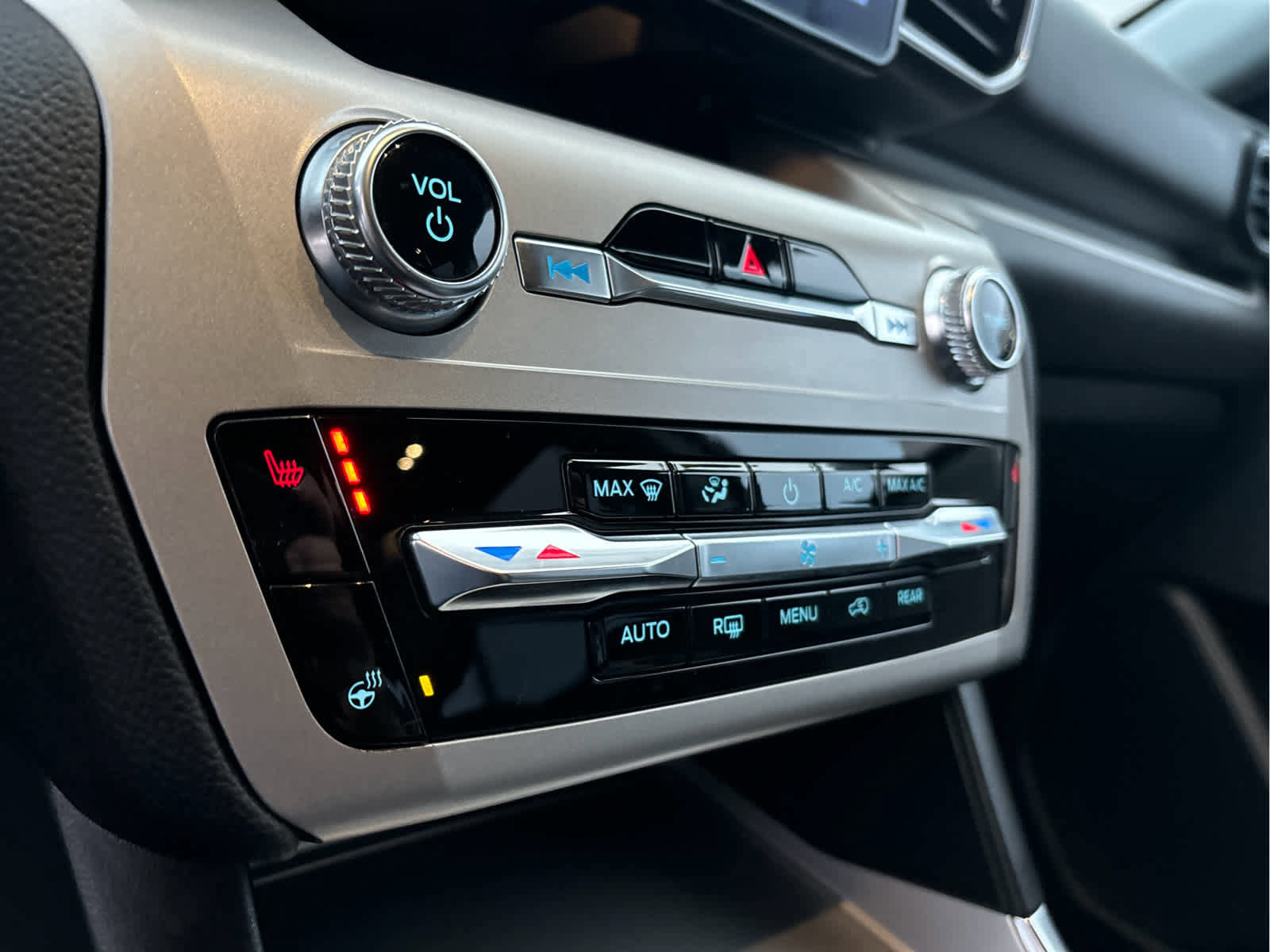 Certified 2023 Ford Explorer XLT w/ Equipment Group 202A image 20