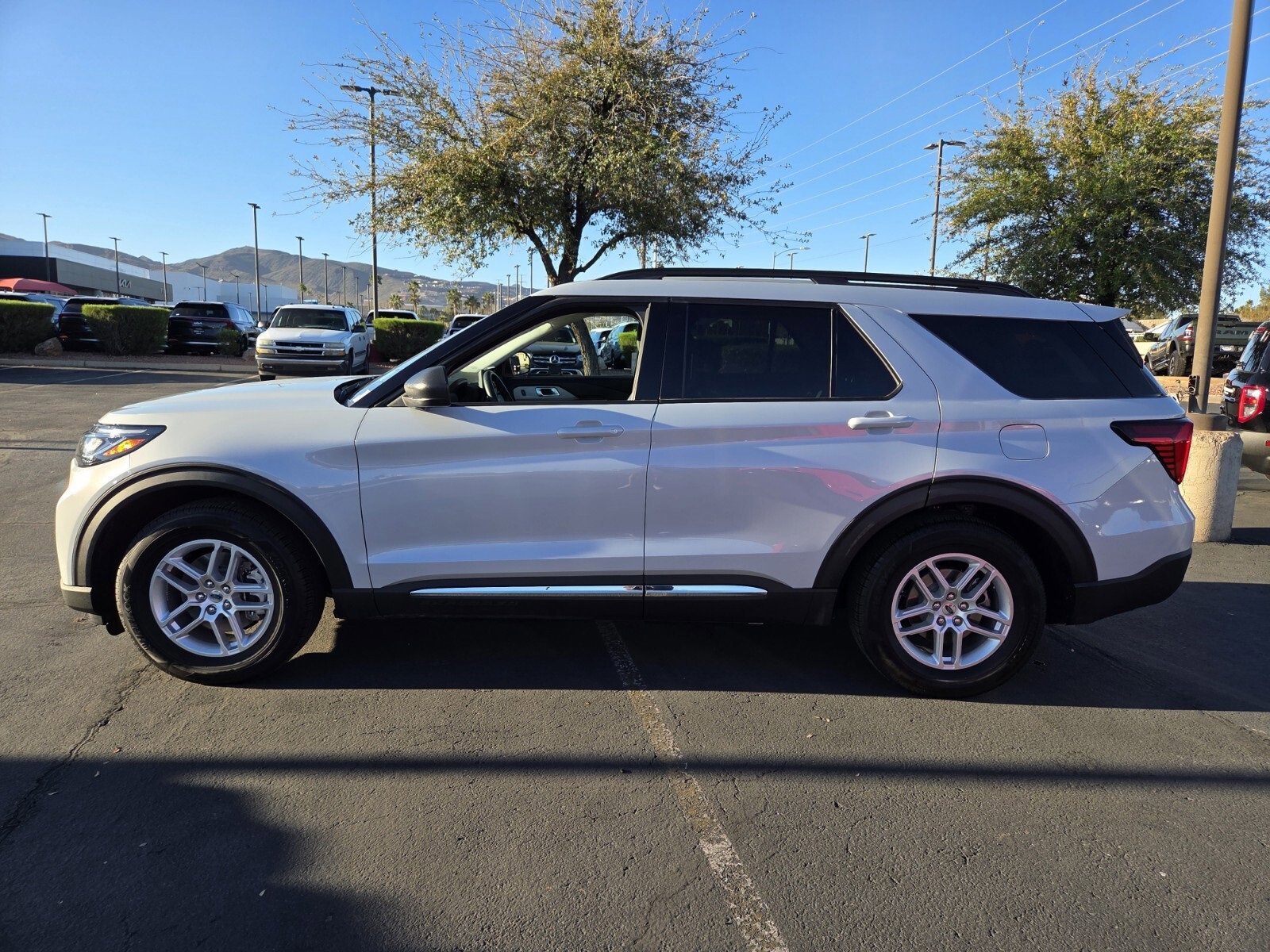 Certified 2025 Ford Explorer Active w/ Active Comfort Package image 2