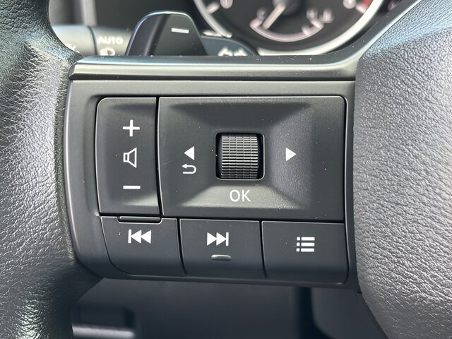 Used 2025 Nissan Rogue S AWD/4WD image 16