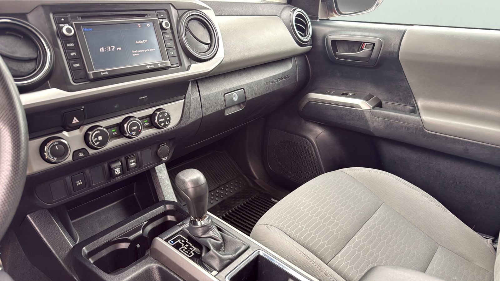 Used 2019 Toyota Tacoma SR5 AWD/4WD image 19