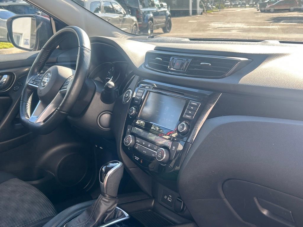 Used 2022 Nissan Rogue Sport SV image 24