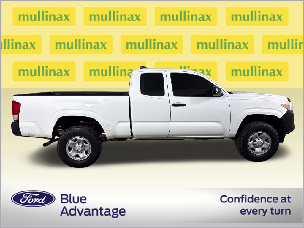 Used 2017 Toyota Tacoma SR AWD/4WD image 2