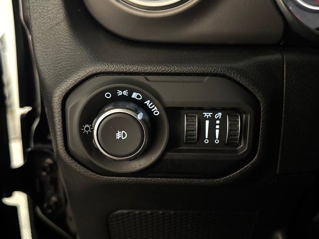 Used 2022 Jeep Wrangler Unlimited Rubicon w/ LED Lighting Group AWD/4WD image 18