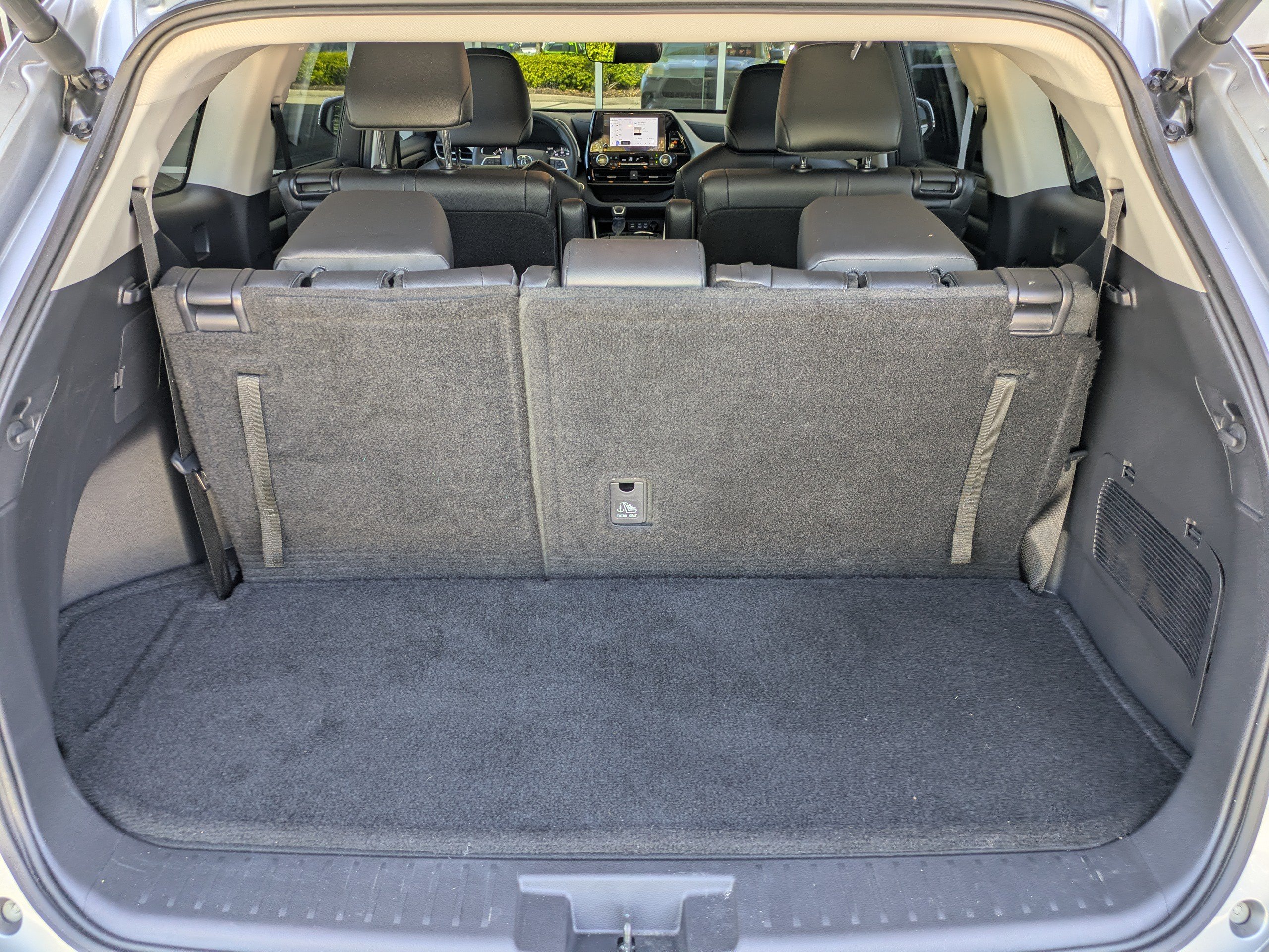 Used 2025 Toyota Highlander XLE FWD image 13
