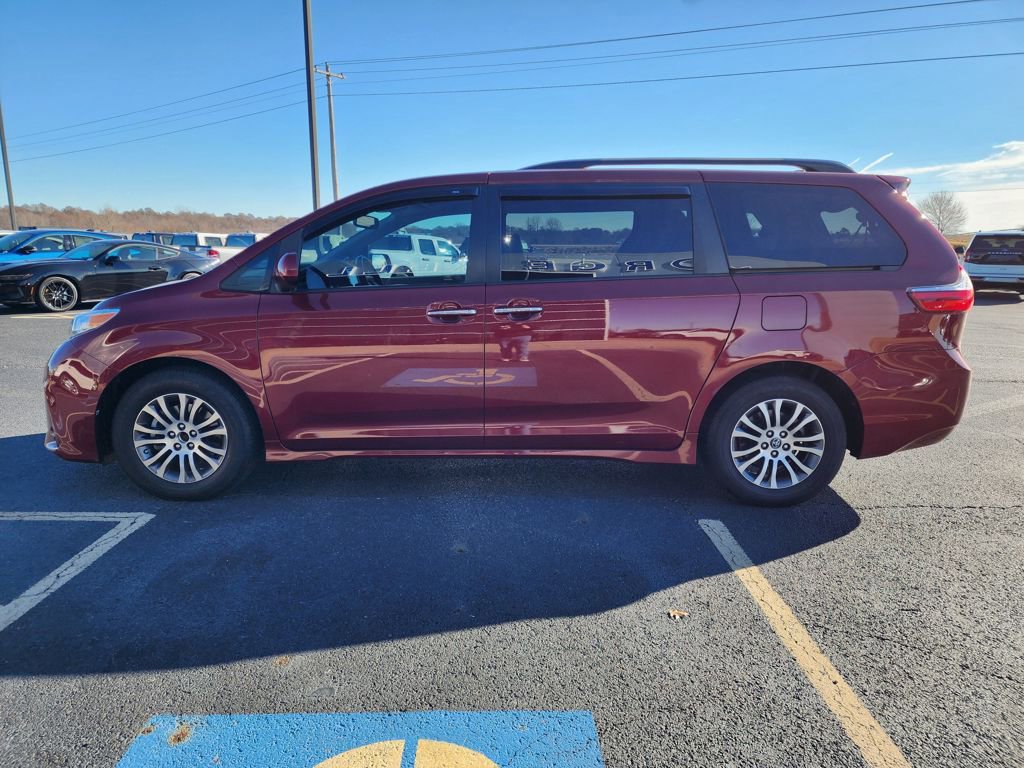 Used 2019 Toyota Sienna XLE image 5