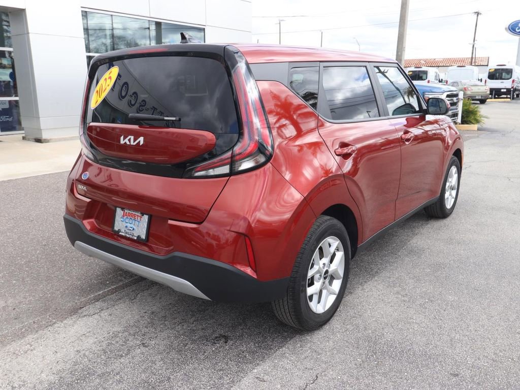 Used 2025 Kia Soul LX w/ LX Technology Package image 13