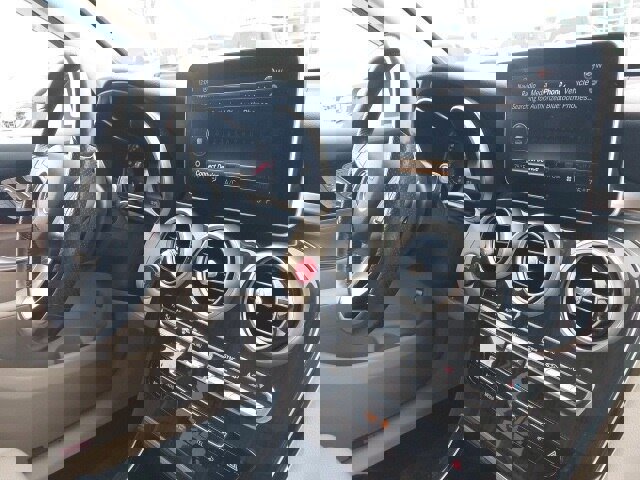 Used 2018 Mercedes-Benz GLC 300 4MATIC image 26