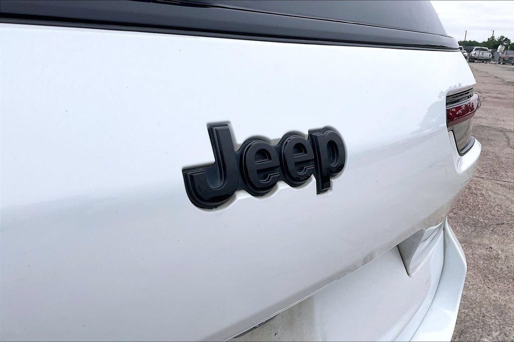 Used 2023 Jeep Grand Cherokee L Laredo AWD/4WD image 26