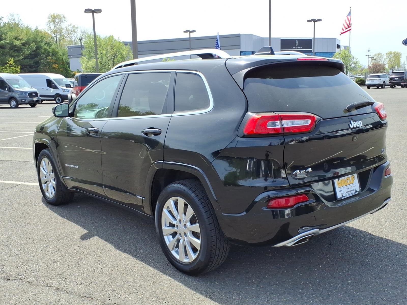 Used 2018 Jeep Cherokee Overland w/ Technology Group AWD/4WD image 4
