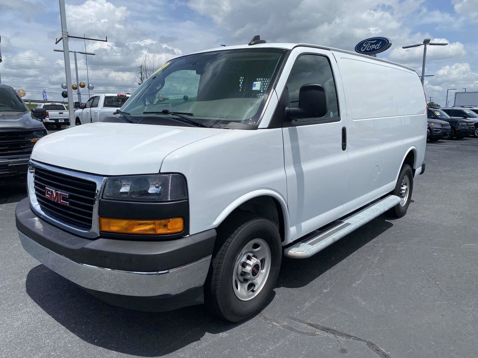 Used 2024 GMC Savana 2500 w/ Driver Convenience Package RWD image 3
