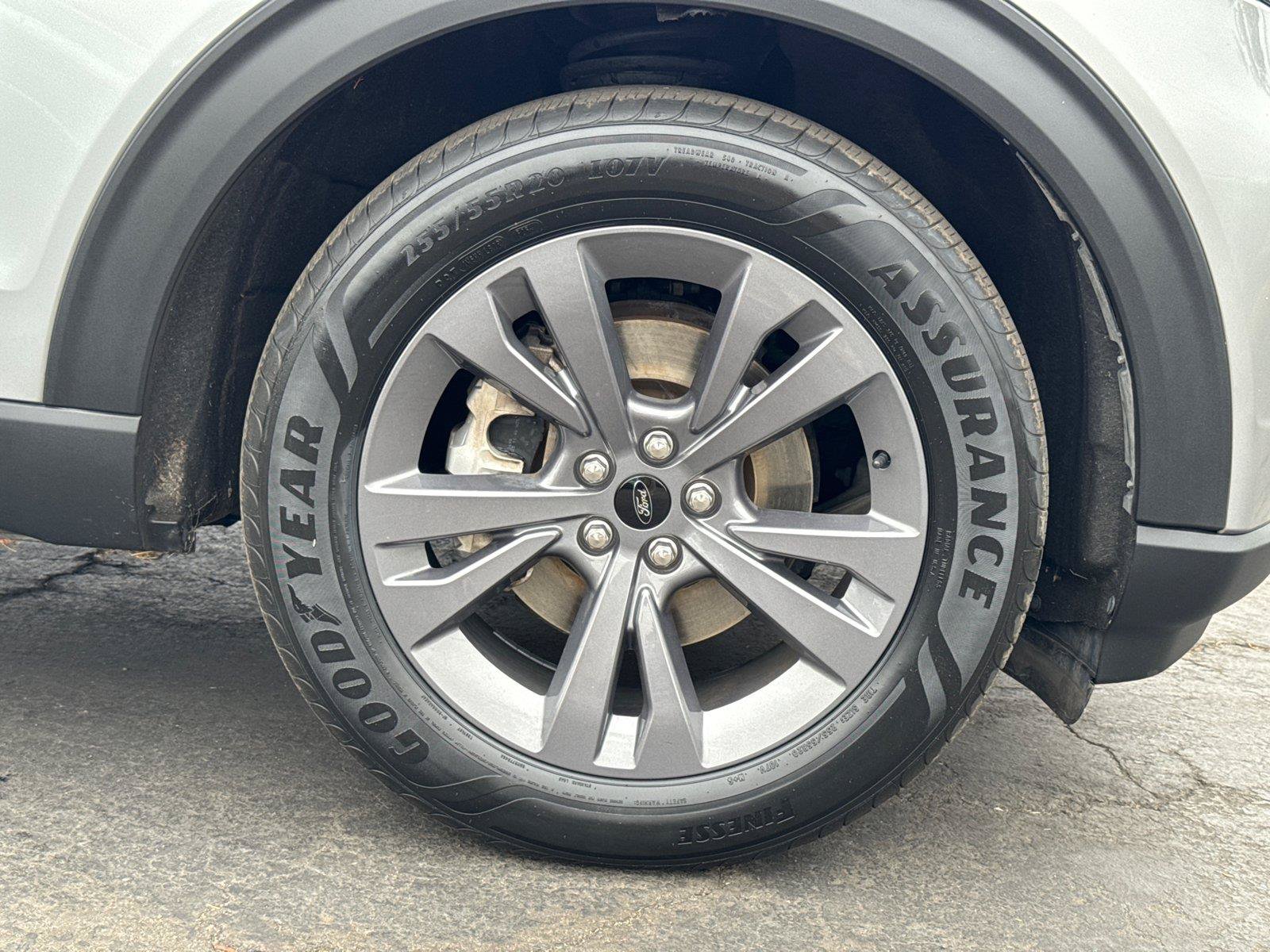 Certified 2023 Ford Explorer XLT w/ Equipment Group 202A RWD image 6