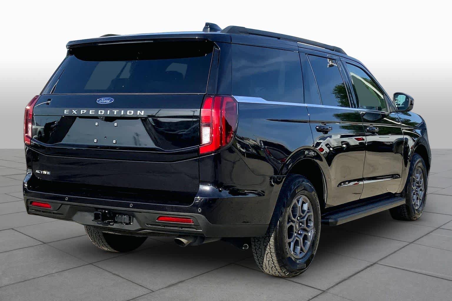Certified 2025 Ford Expedition Active RWD image 13