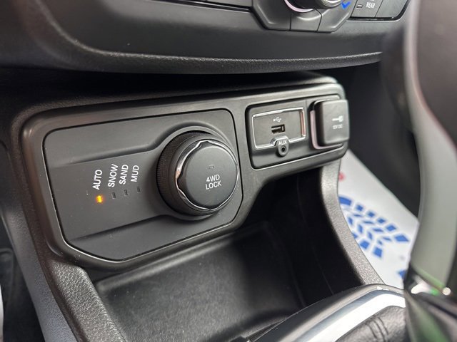 Used 2020 Jeep Renegade Latitude w/ Cold Weather Group image 23
