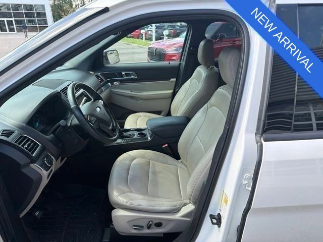 Certified 2018 Ford Explorer Limited FWD image 16