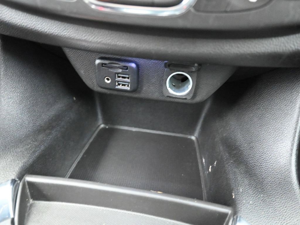 Used 2021 Chevrolet Traverse RS image 29