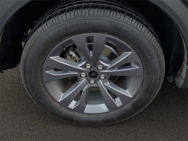 Certified 2022 Ford Explorer XLT w/ Equipment Group 202A image 5