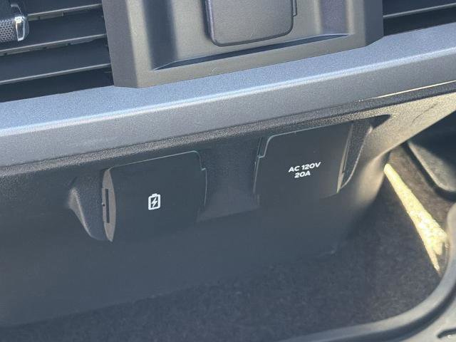 Certified 2022 Ford F150 Lariat w/ Equipment Group 502A High image 23