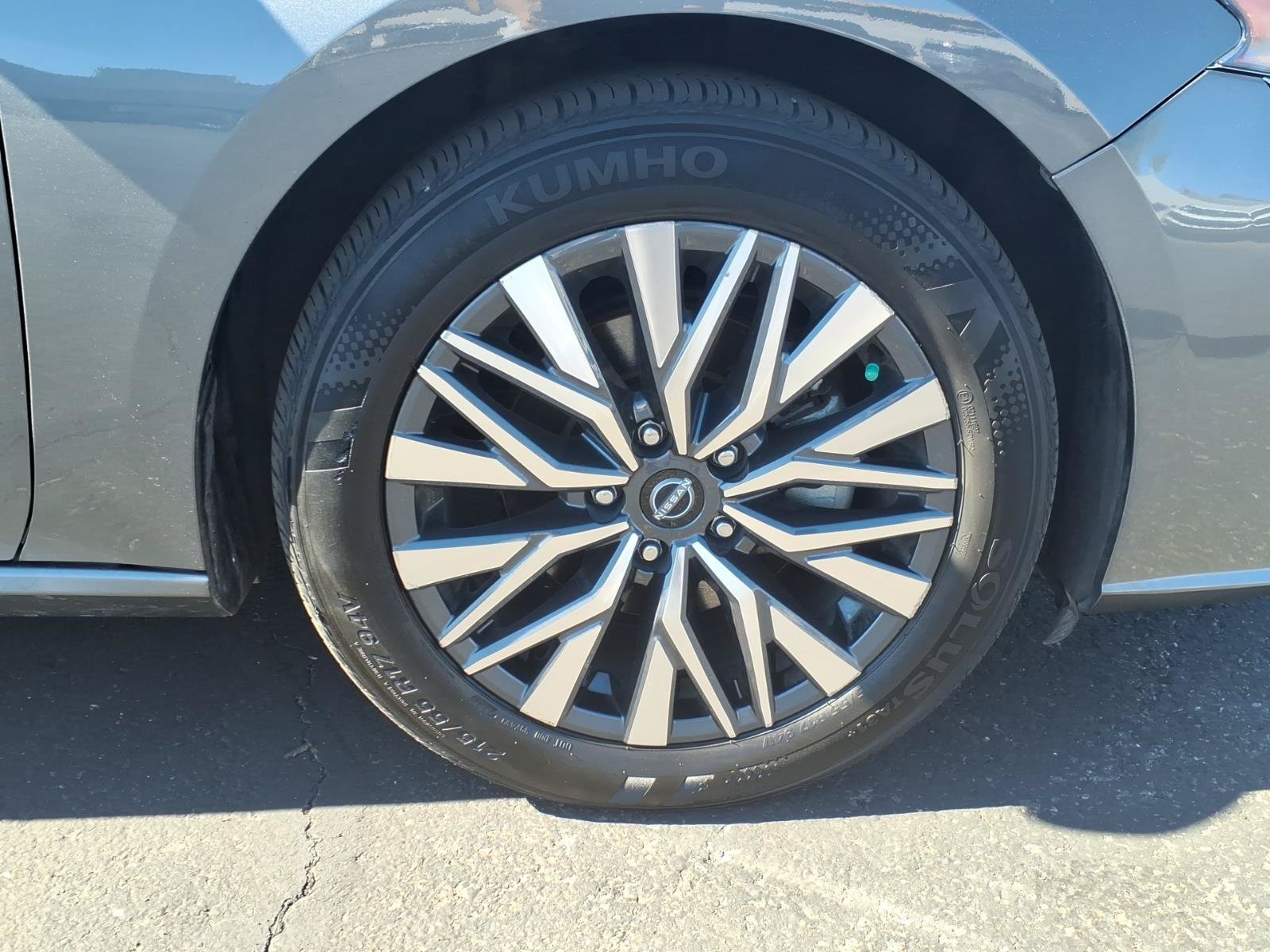 Used 2025 Nissan Altima 2.5 SV FWD image 8