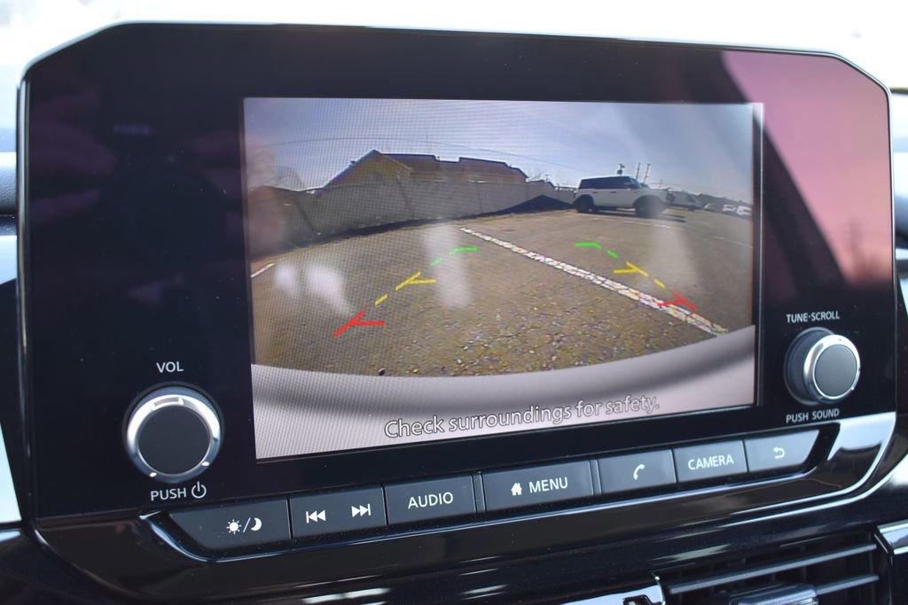 Used 2024 Nissan Pathfinder SV image 13