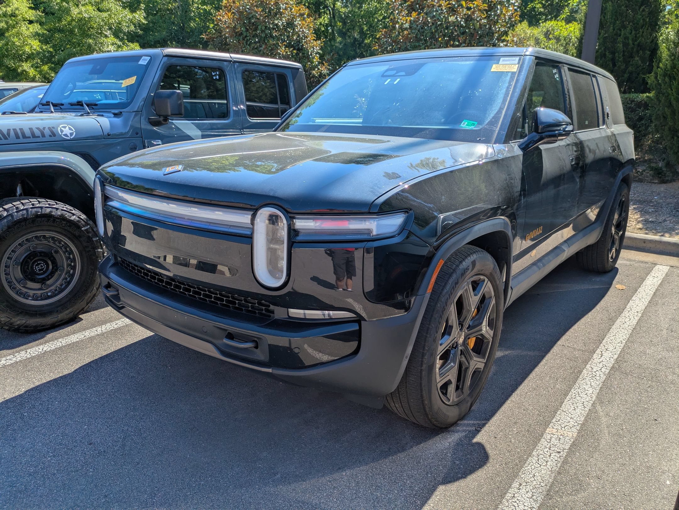 Used 2026 Rivian R1S Premium AWD/4WD image 3