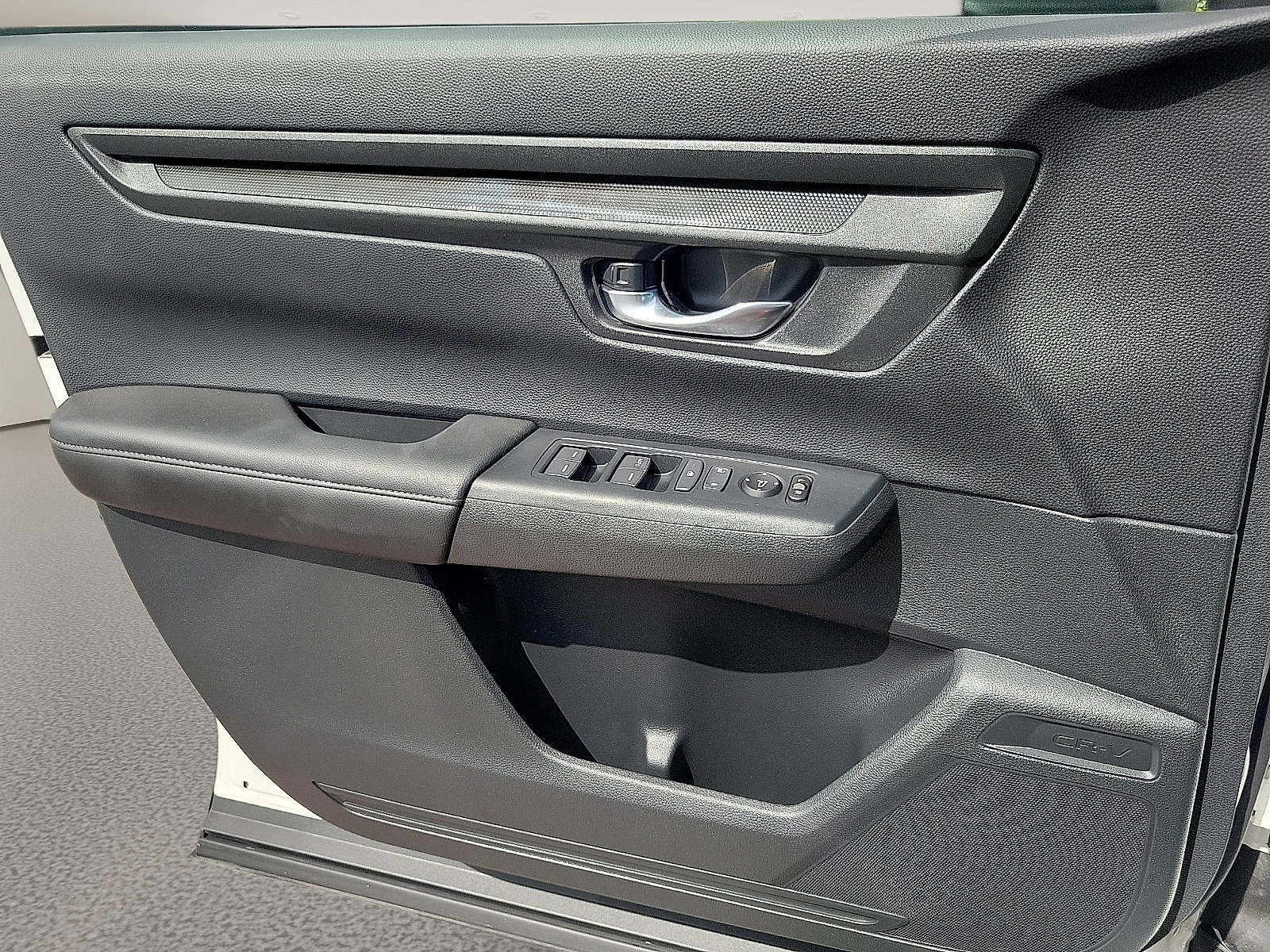 Used 2025 Honda CR-V LX image 14