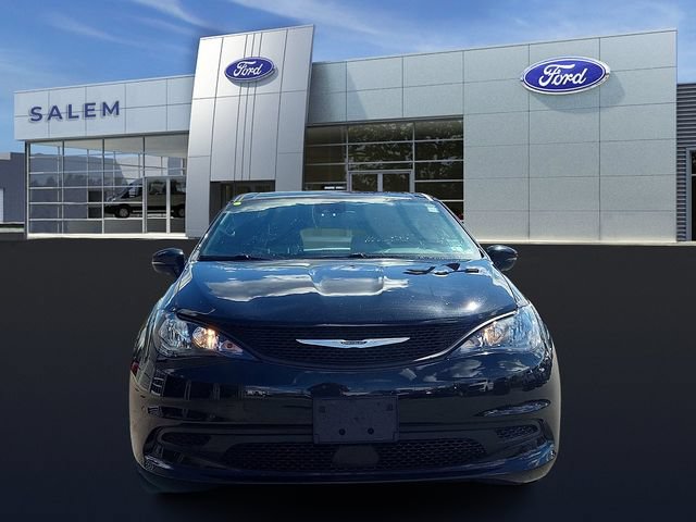 Used 2025 Chrysler Voyager LX FWD image 7