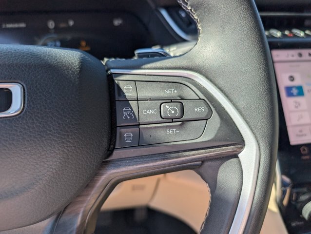 Used 2023 Jeep Grand Cherokee Limited w/ Black Appearance Package RWD image 19