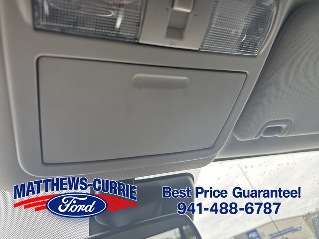 Used 2020 Nissan Titan SV w/ SV Convenience Package RWD image 25