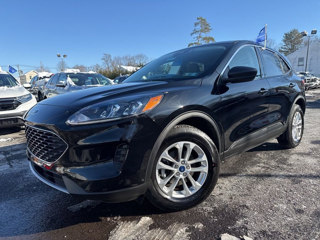 Certified 2022 Ford Escape SE w/ Cold Weather Package image 2