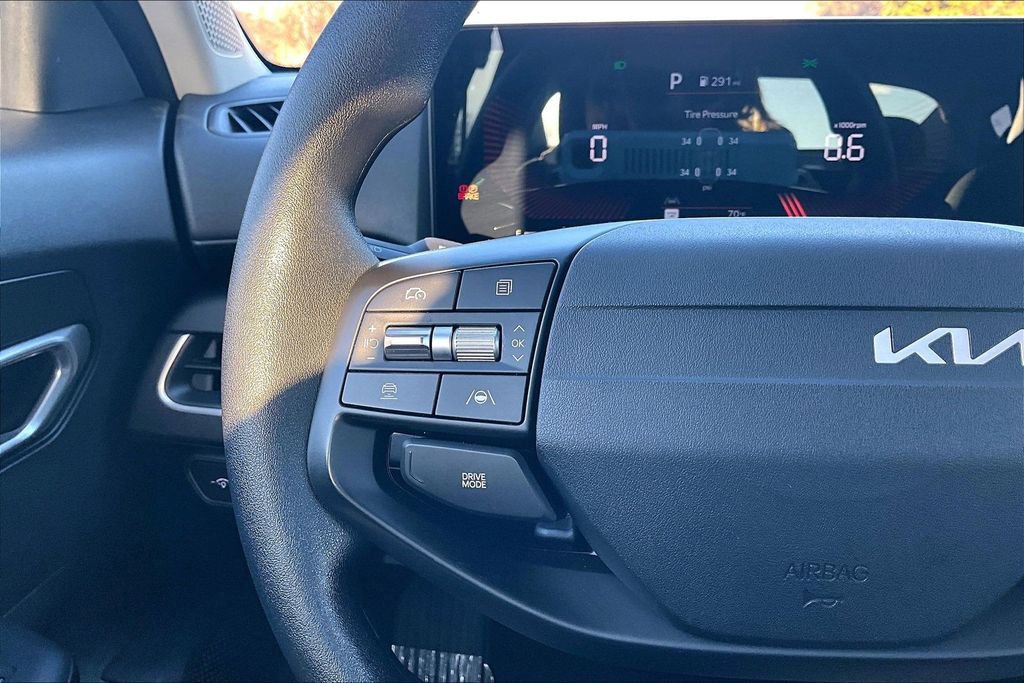 Used 2025 Kia K4 LXS image 17