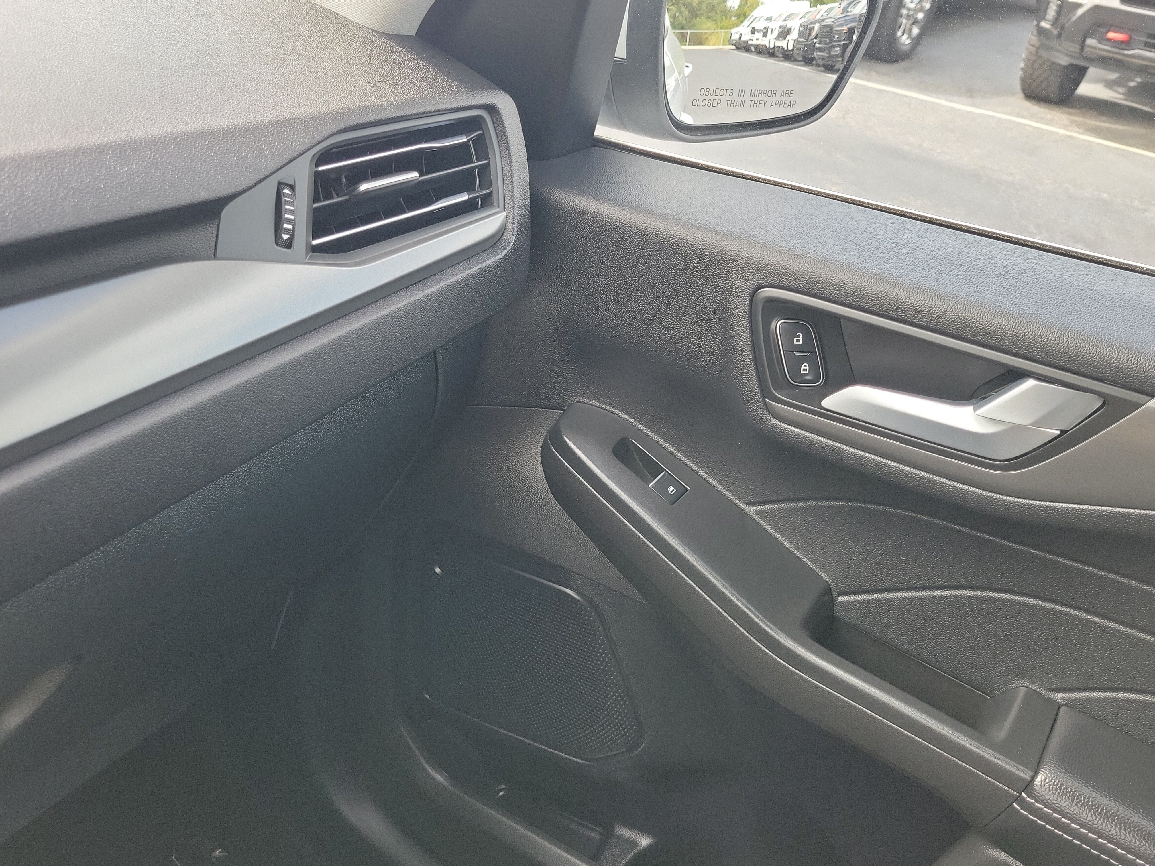 Certified 2026 Ford Escape SE FWD image 28