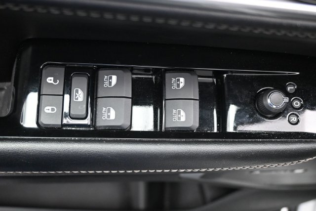 Used 2023 Jeep Wagoneer 4WD w/ Premium Group I image 7