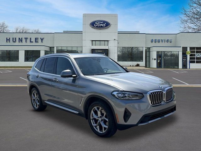 Used 2024 BMW X3 xDrive30i AWD/4WD image 3