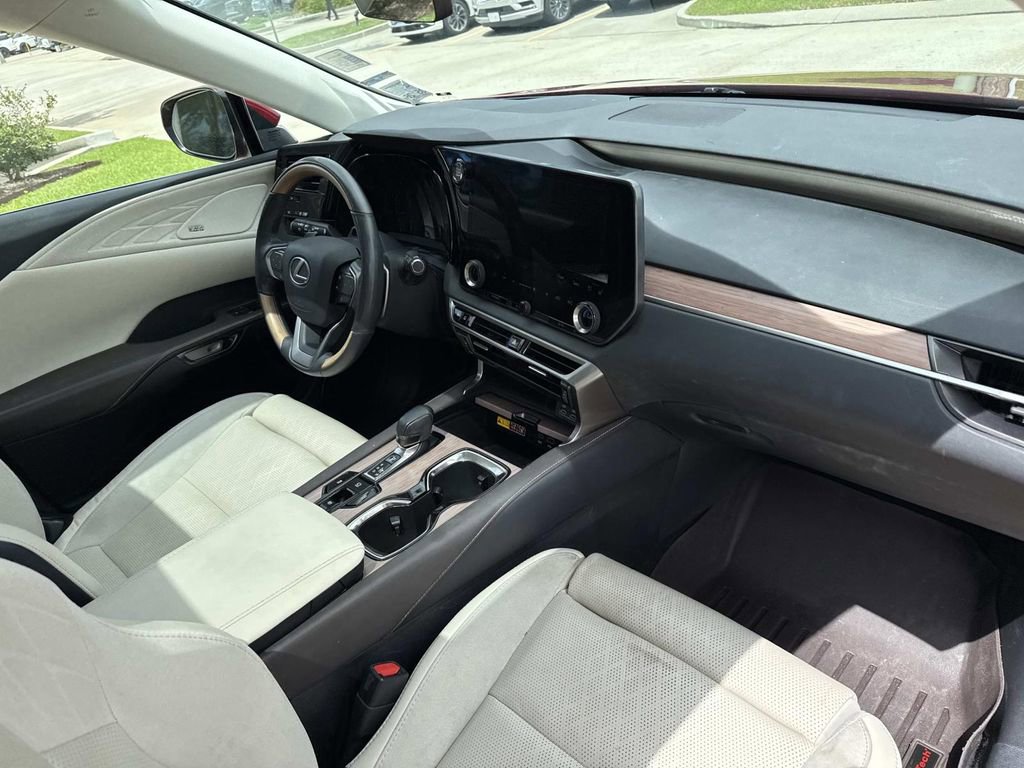 Used 2024 Lexus RX 350 FWD w/ Convenience Package image 16