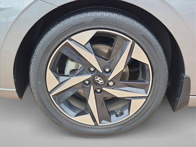 Used 2023 Hyundai Elantra Limited FWD image 24