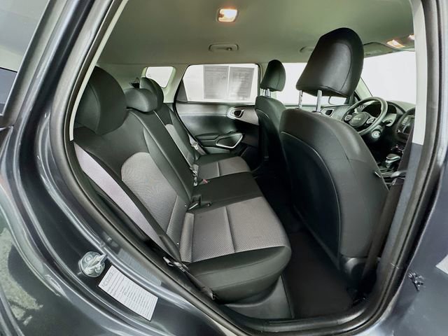 Used 2025 Kia Soul LX w/ LX Technology Package FWD image 30