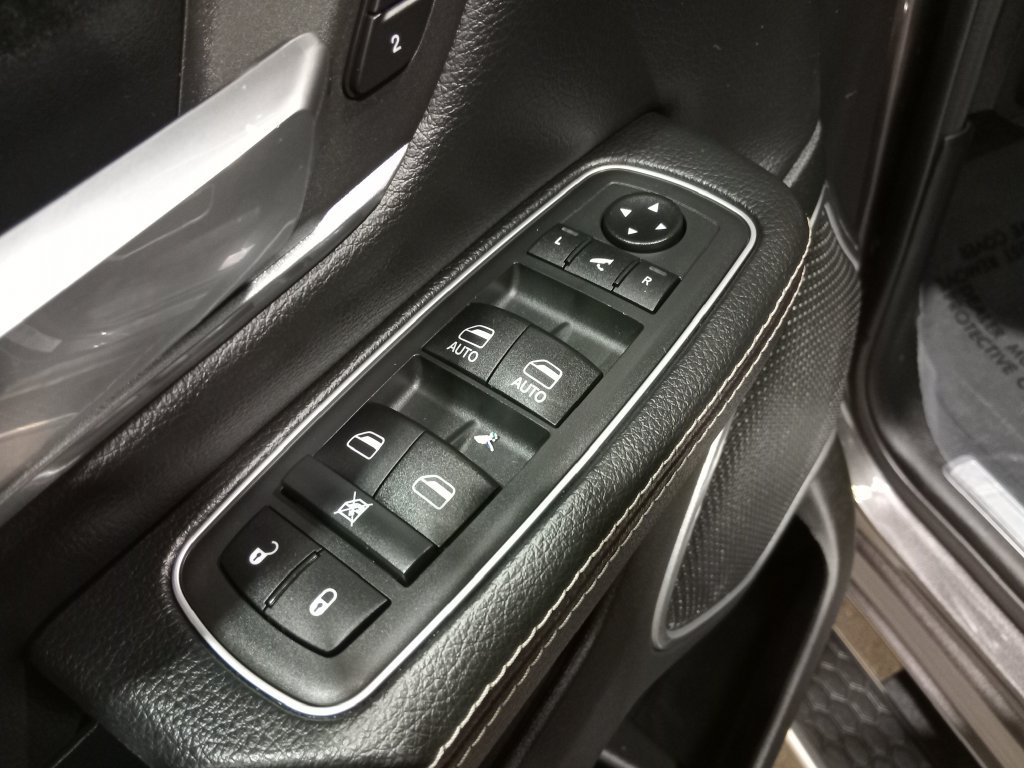 Used 2020 RAM 1500 Laramie w/ Sport Appearance Package AWD/4WD image 20
