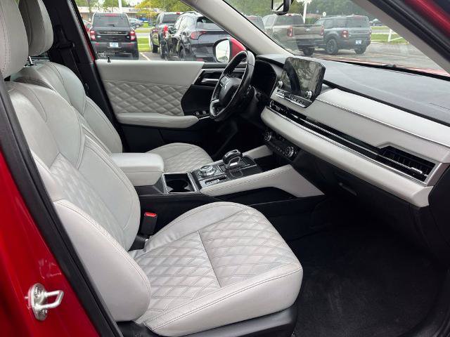 Used 2023 Mitsubishi Outlander AWD image 14