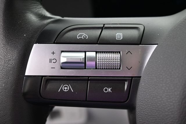 Used 2025 Hyundai Kona SEL FWD image 17